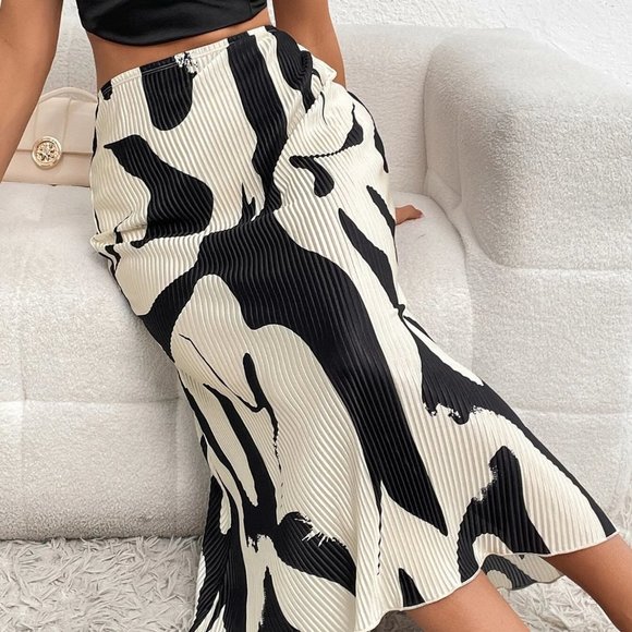 . Dresses & Skirts - Black And White Preppy Womens Graphic Print Plisse Skirt